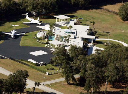 John Travolta, Jumbolair Aviation Estates John Travolta, Jumbolair Aviation Estates